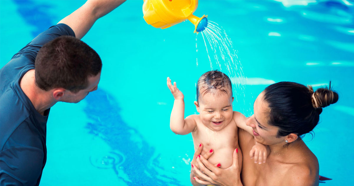bé mấy tháng thì bơi thuỷ liệu
