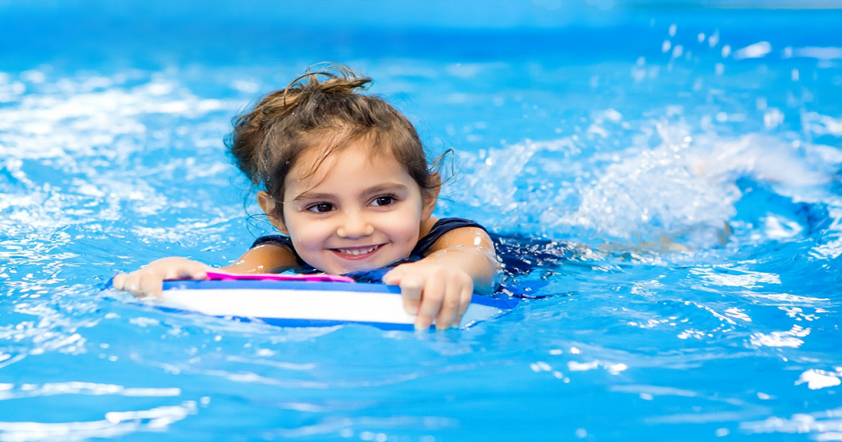 Quy trình bơi thủy liệu cho bé bao gồm những bước nào?