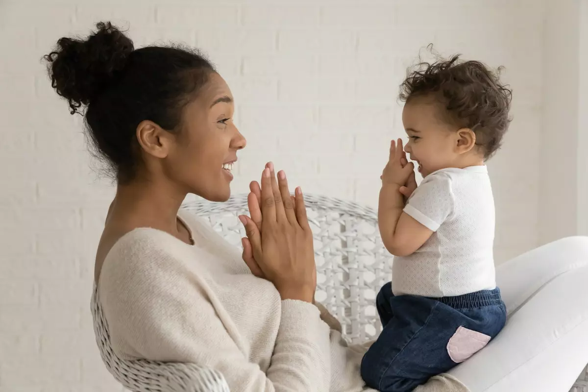 16 Essential Gestures Every Parent Must Learn by 16 Months