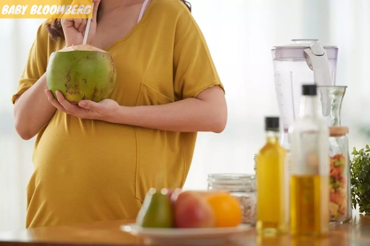 Mẹ bầu có nên uống nước dừa là thắc mắc của nhiều chị em phụ nữ